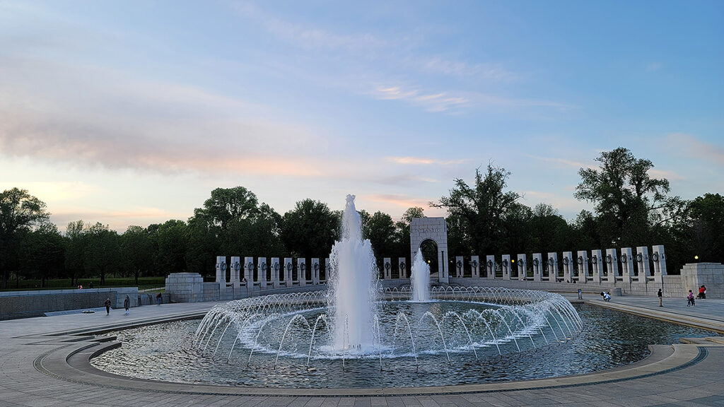 Additional World War II Memorial photo for DC Falls Here.