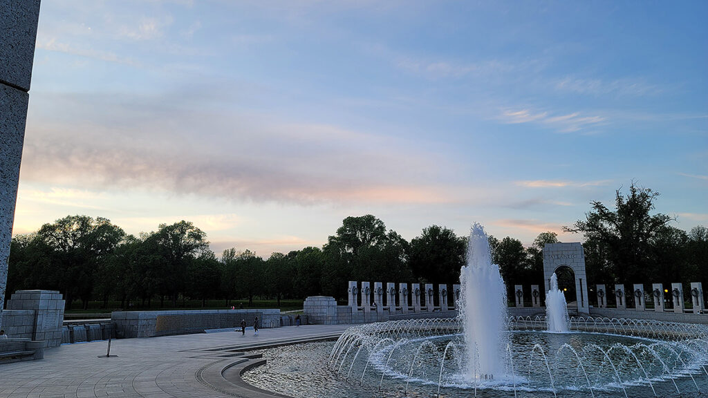 Additional World War II Memorial photo for DC Falls Here.